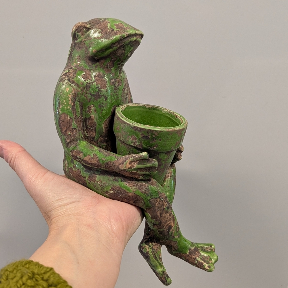 vintage DEPARTMENT 56 ceramic shelf frog with pot